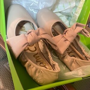 Pretty kids Beige Ballet Flats with Bow